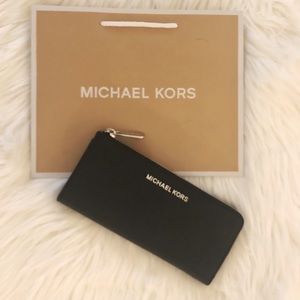 🆕 Black Zip Wallet 🎀